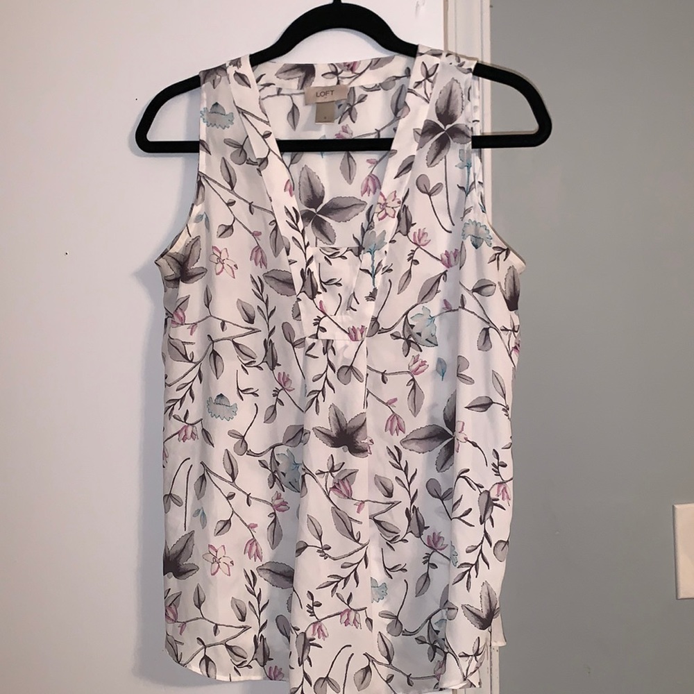 Ann Taylor loft blouse, no sleeve, size small, 100% polyester
